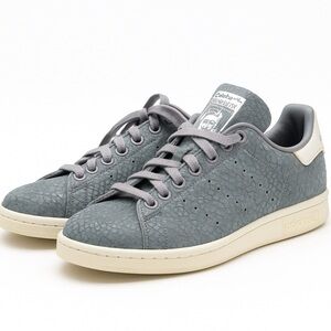 Rare Adidas Stan Smith Women’s 8 sneaker. Style S77545 Embossed Snake Sneaker